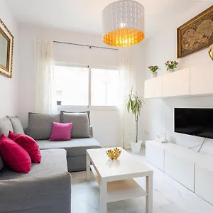 holidays2malaga-carrera-capuchinos-free-parking-aircon-downtown.hotelsinnerja.org/